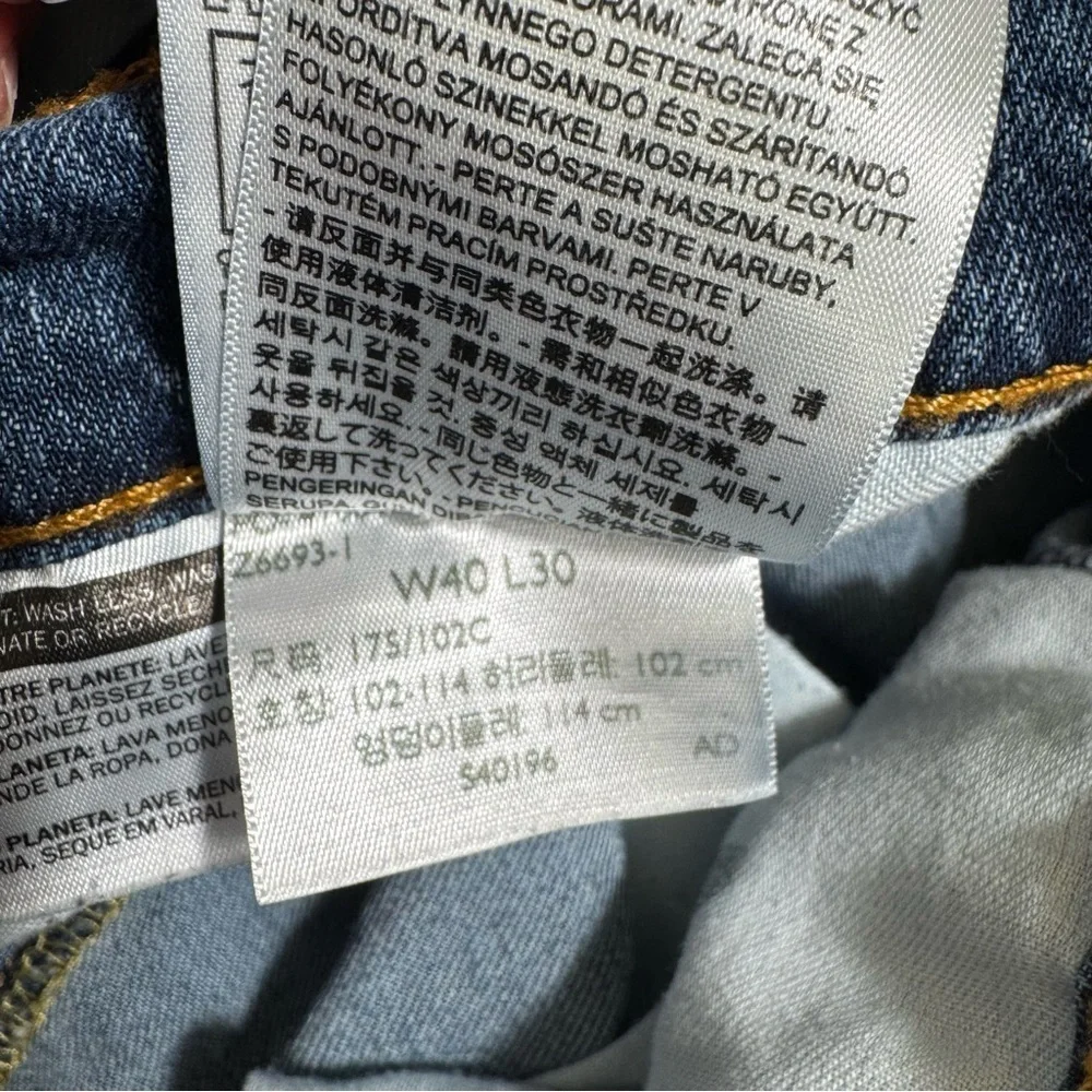 Levi’s 505 Jeans medium wash straight leg‎  relaxed size 40 denim jeans